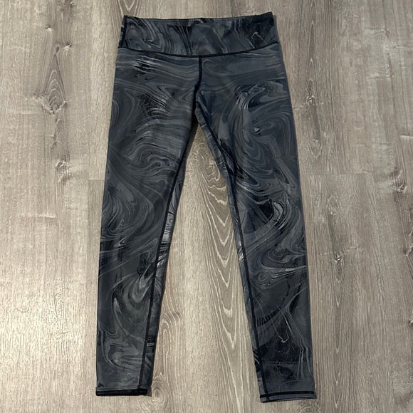 ALO Yoga Airbrush Workout Athletic Lounge Marbled Black Gray Casual Leggings - Picture 2 of 13